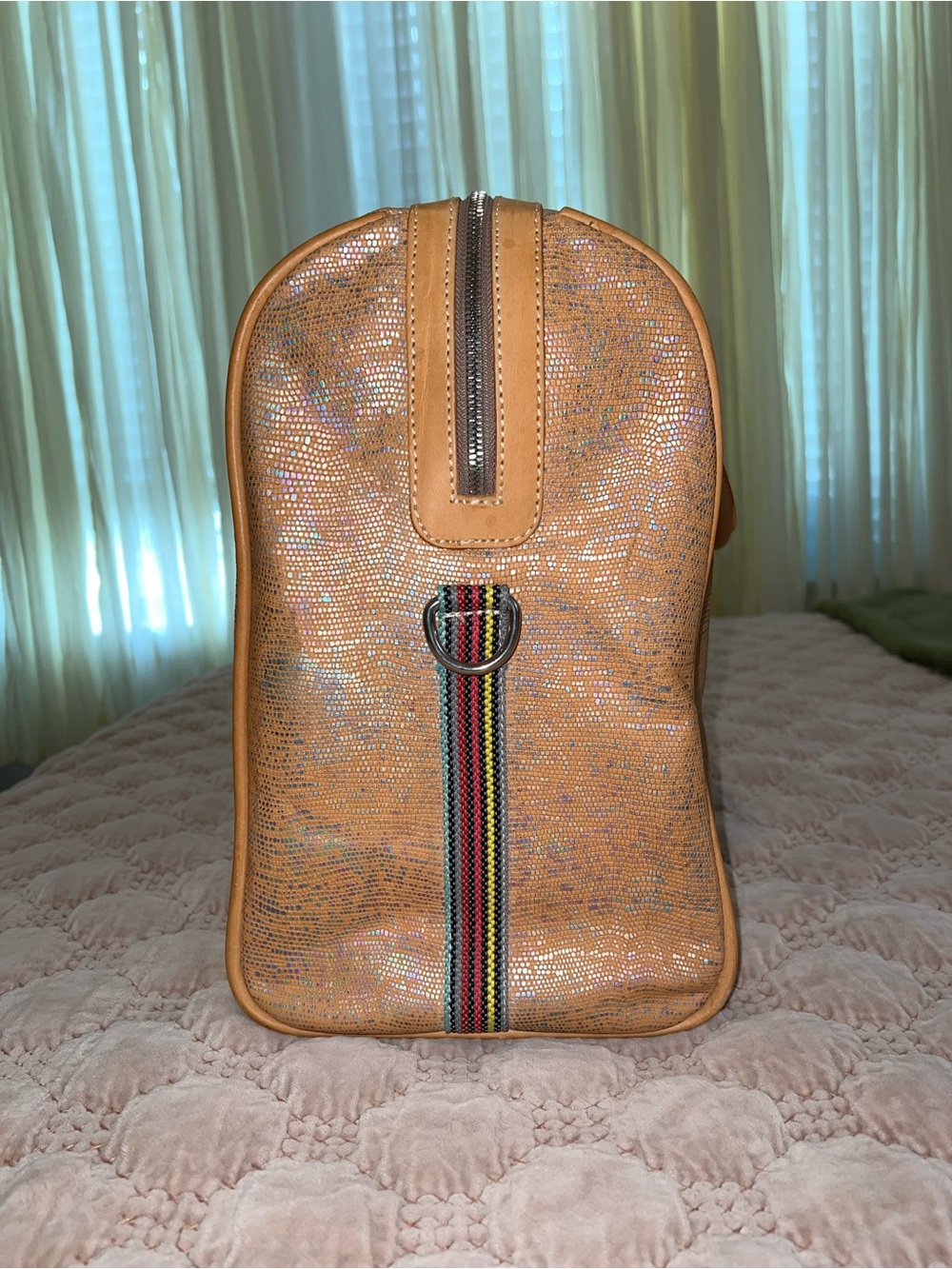 Consuela ‘Gloria’ Iridescent Jetsetter - Picture 4 of 12
